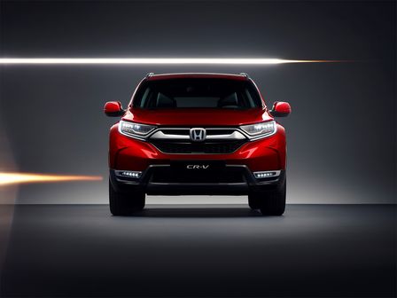 a-genfi-autoszalonon-hull-le-a-lepel-a-vadonatuj-honda-cr-v-rl0-profil.jpg