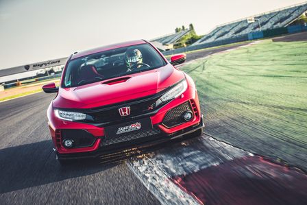 rekordid_-alatt-ert-koerbe-a-magny-cours-versenypalyan-a-civic-t-profil.jpg