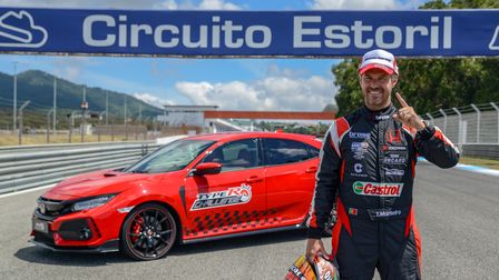 ujbol-rekordot-doentoett-a-honda-civic-type-r-profil.jpg